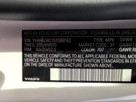 2025 Volvo XC60 T8 Plus Dark Theme