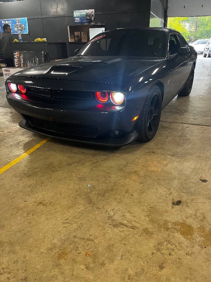 2015 Dodge Challenger SRT's photo