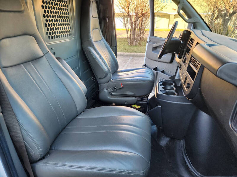 2022 Chevrolet Express 2500