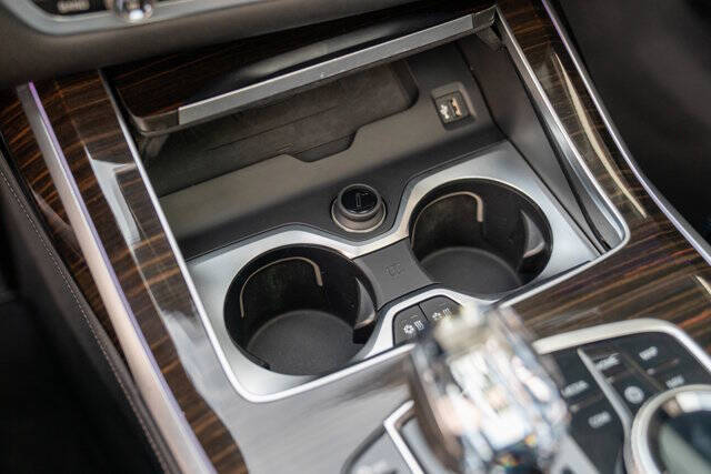 2019 BMW X7 23