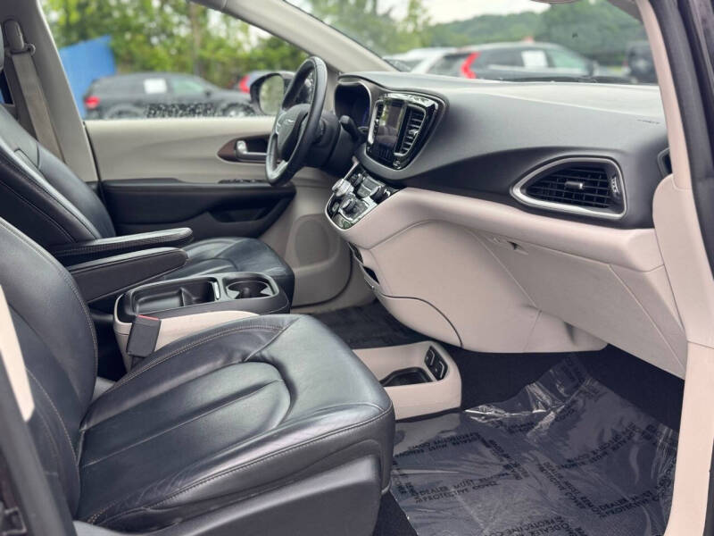 2017 Chrysler Pacifica Touring-L