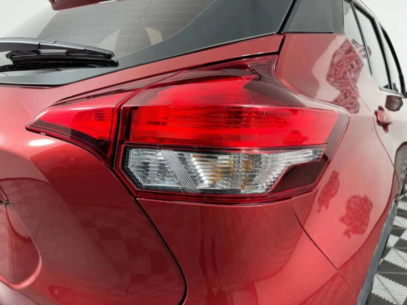 2020 Nissan Kicks SR