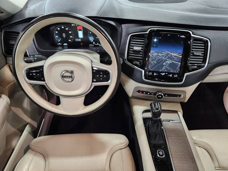 2022 Volvo XC90 T6 Inscription 6-Passenger