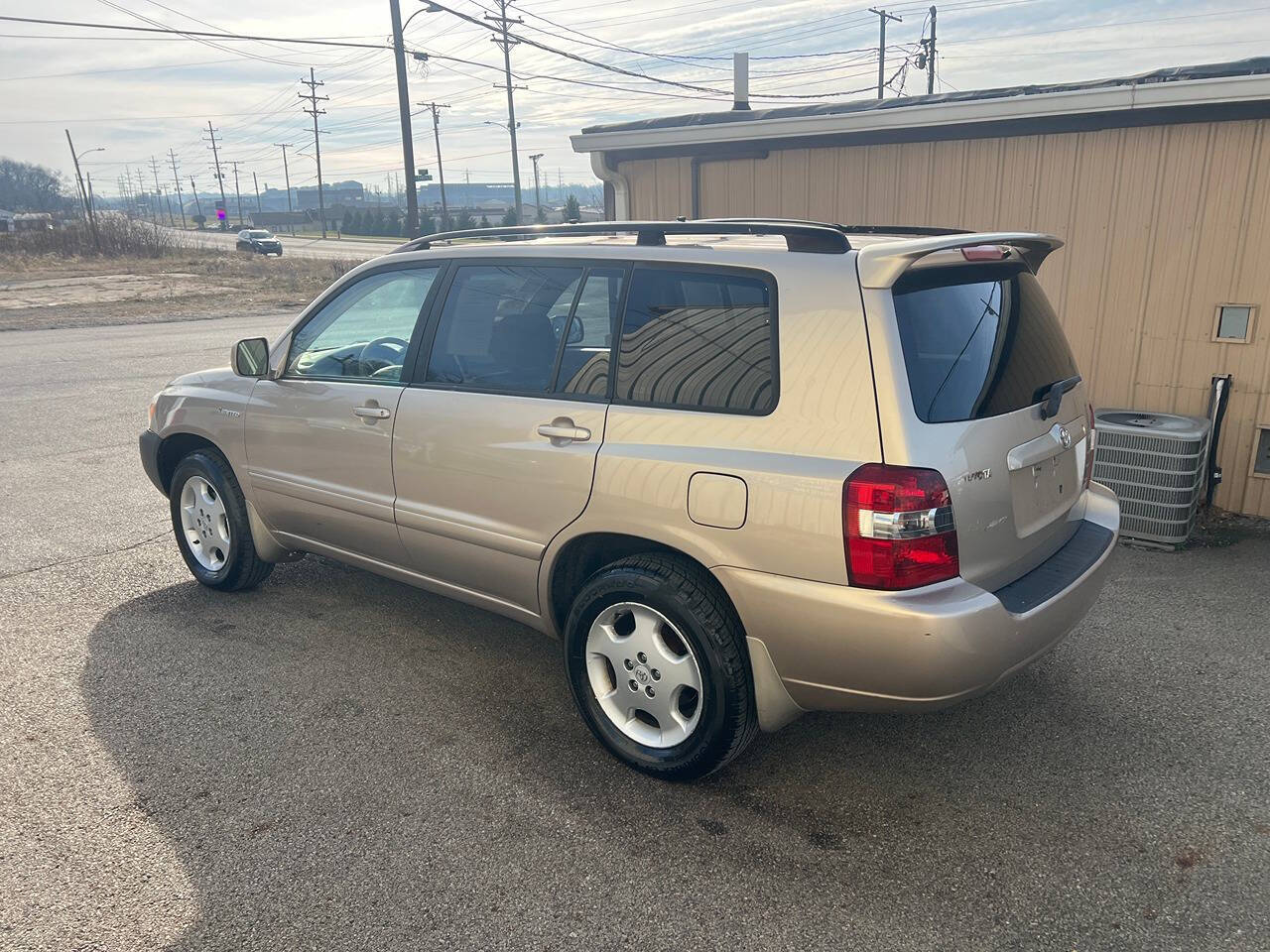 2004 Toyota Highlander for sale at BNM AUTO GROUP in GIRARD, OH