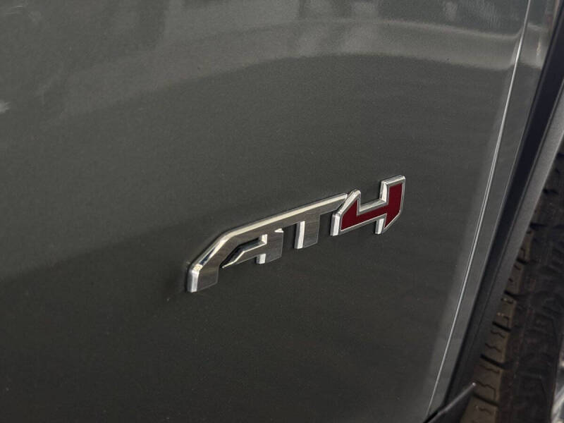 2024 GMC Acadia AT4