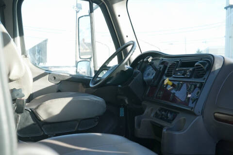 2015 Freightliner M2 106