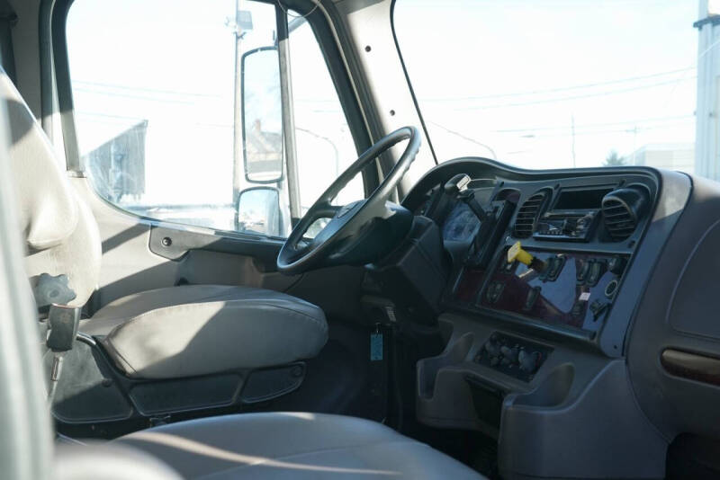 2015 Freightliner M2 106
