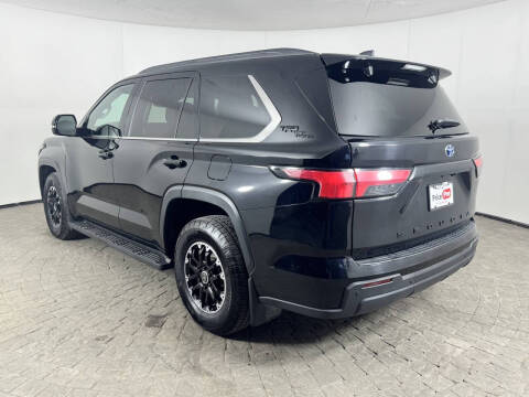 2024 Toyota Sequoia SR5