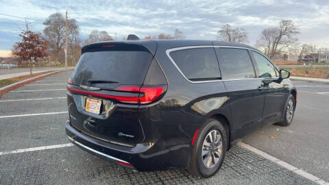 2022 Chrysler Pacifica Hybrid Touring L