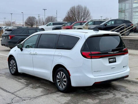 2024 Chrysler Pacifica Plug-In Hybrid Select