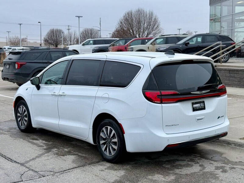 2024 Chrysler Pacifica Plug-In Hybrid Select