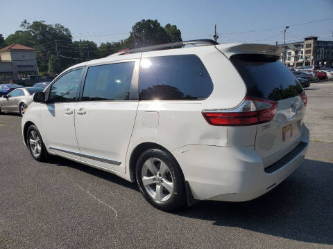 2015 Toyota Sienna LE 8-Passenger