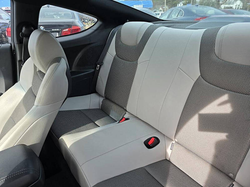 2013 Hyundai Genesis Coupe 2.0T Premium