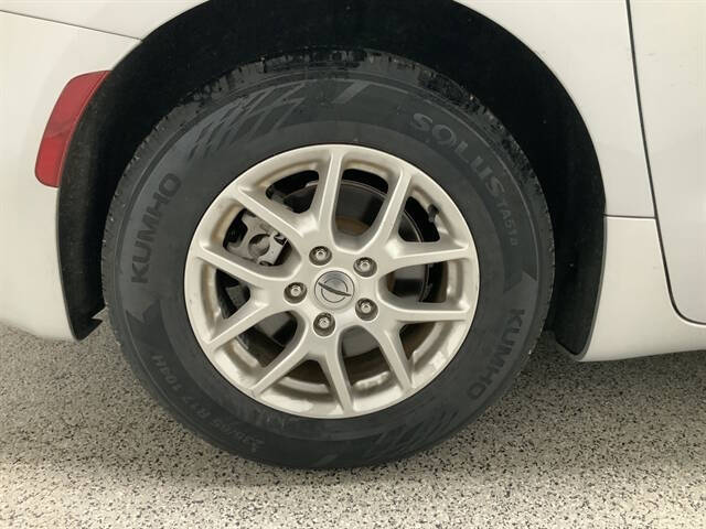 2023 Chrysler Voyager LX