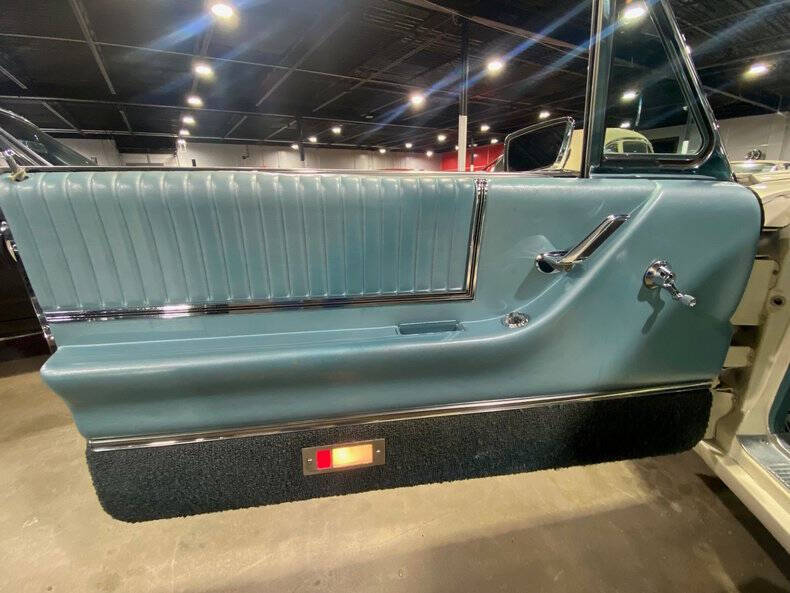 1966 Ford Thunderbird