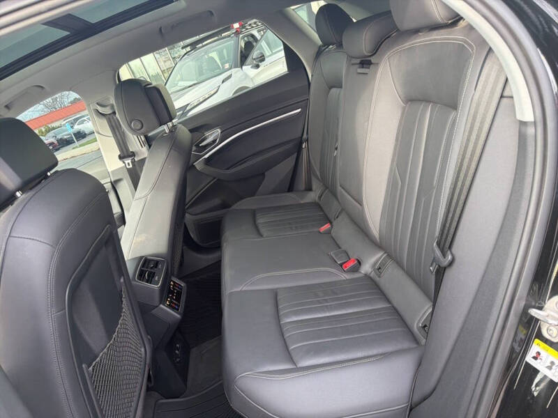 2021 Audi e-tron quattro Premium