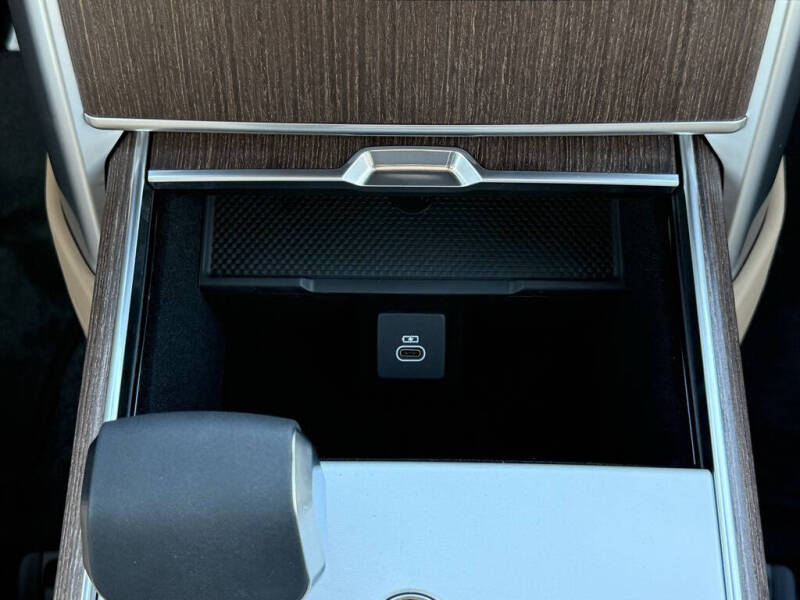 2025 Land Rover Range Rover P400 SE LWB