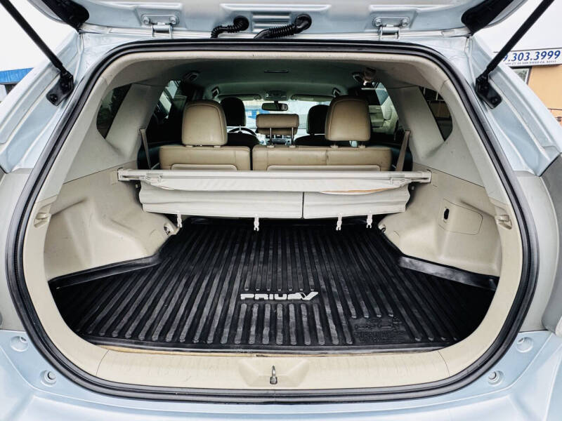 2012 Toyota Prius v Five