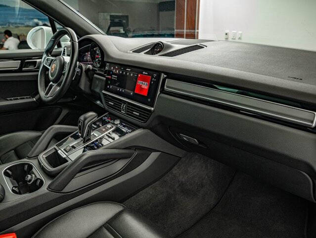 2023 Porsche Cayenne Platinum Edition