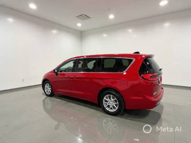 2025 Chrysler Pacifica Select