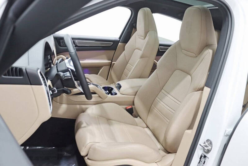 2023 Porsche Cayenne Coupe Platinum Edition