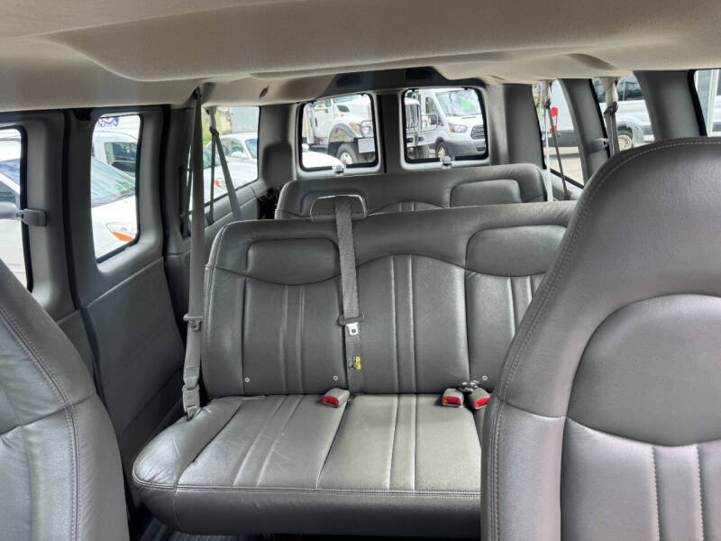 2006 GMC Savana LS 1500