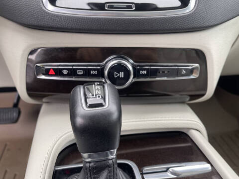 2019 Volvo XC90 T5 Momentum