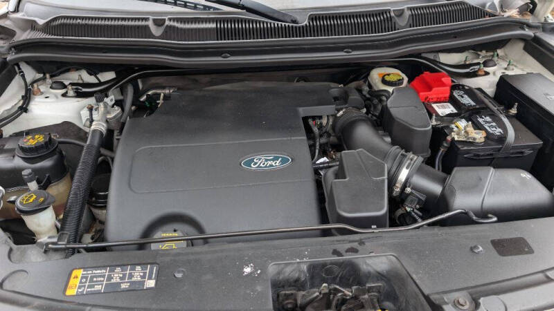 2013 Ford Explorer Base photo 22