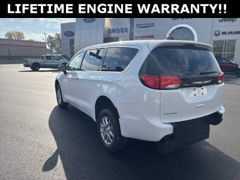 2025 Chrysler Voyager LX