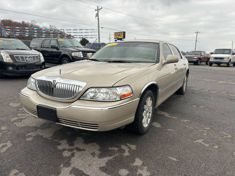 2007 Lincoln Town Car Signature Limited photo 2