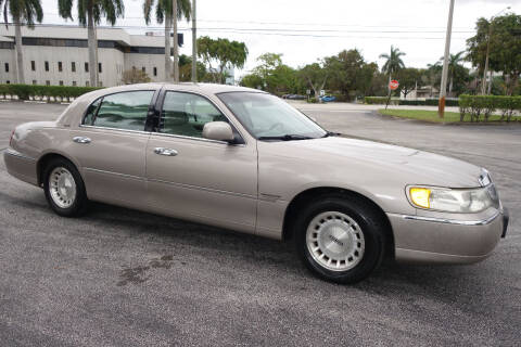 1999 Lincoln Town Car for sale at SR Motorsport in Pompano Beach FL