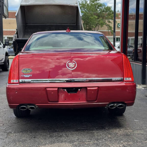 2011 Cadillac DTS Luxury Collection