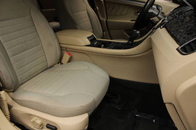 2016 Ford Taurus SE