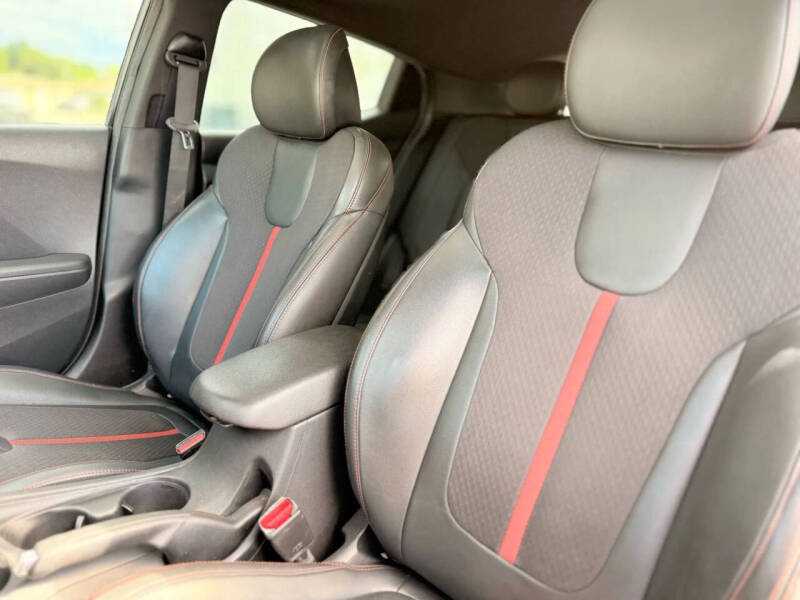 2019 Hyundai Veloster