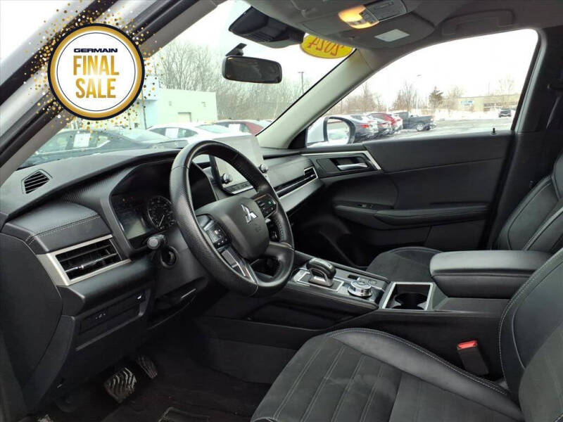 2024 Mitsubishi Outlander SE