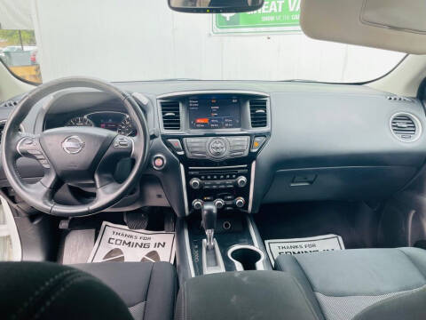 2017 Nissan Pathfinder SV