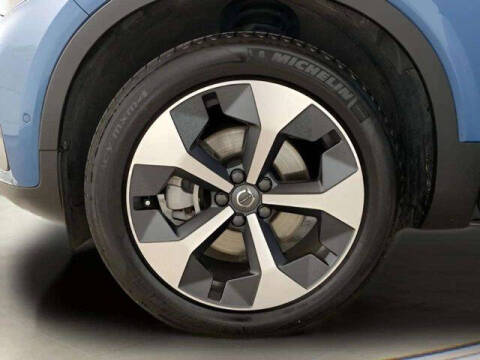 2025 Volvo XC40 B5 Plus Bright Theme