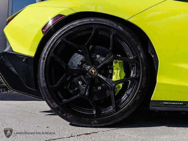 2024 Lamborghini Revuelto