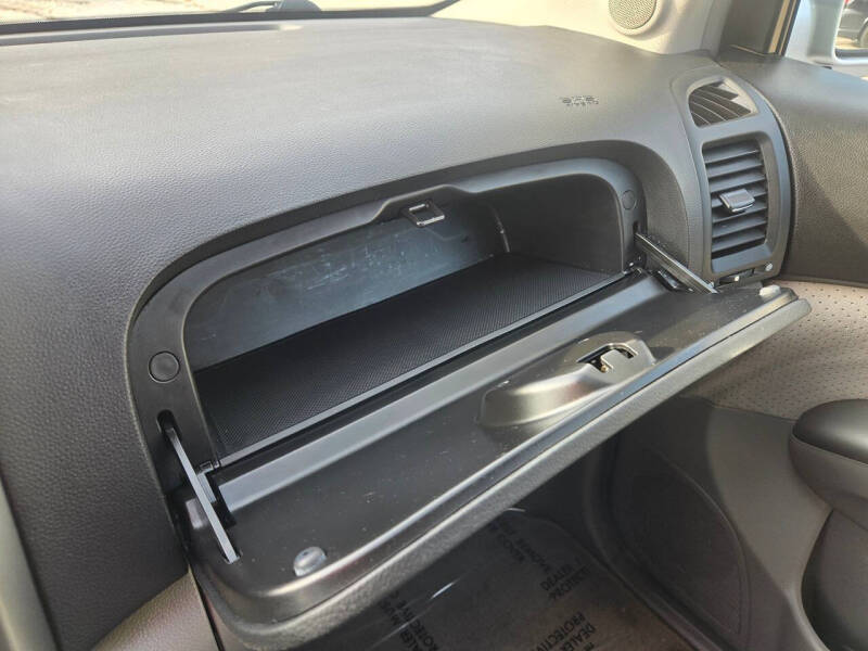 2007 Hyundai Entourage GLS