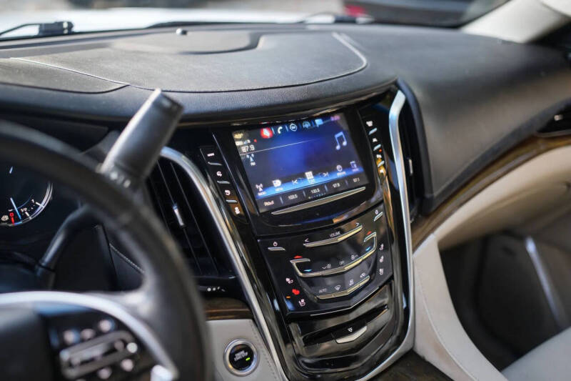 2018 Cadillac Escalade Luxury