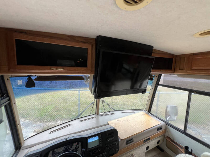 2000 Winnebago Adventurer