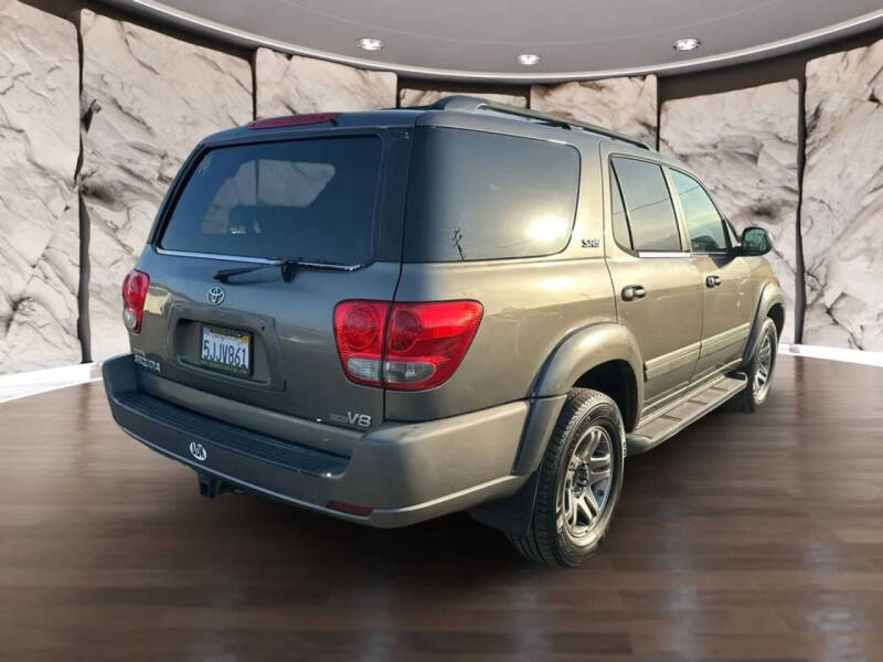 2005 Toyota Sequoia SR5
