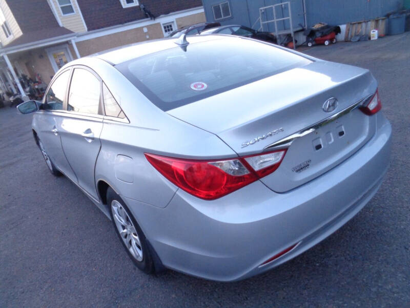 2011 Hyundai Sonata GLS photo 13