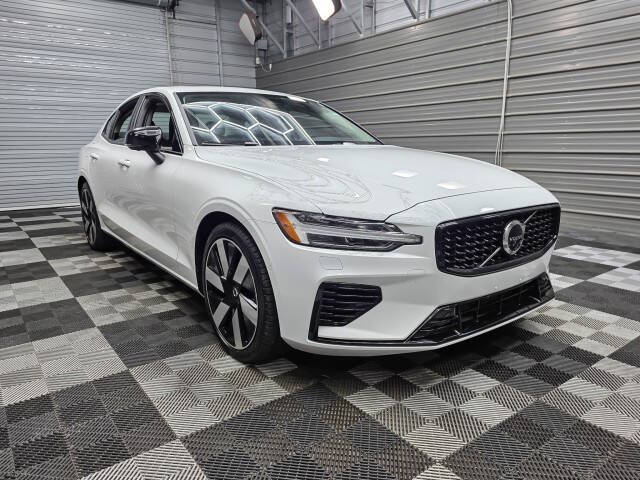 2025 Volvo S60 T8 Plus