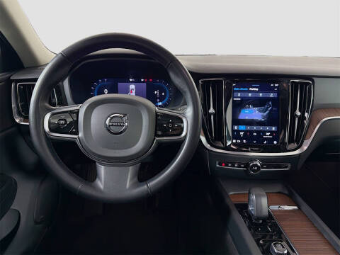 2024 Volvo S60 B5 Plus Dark Theme