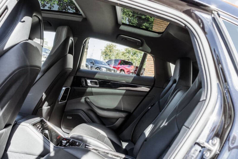 2018 Porsche Panamera 4