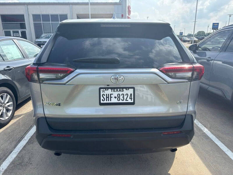 2022 Toyota RAV4 LE