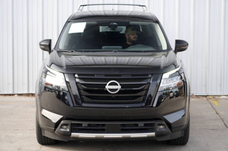 2023 Nissan Pathfinder SL