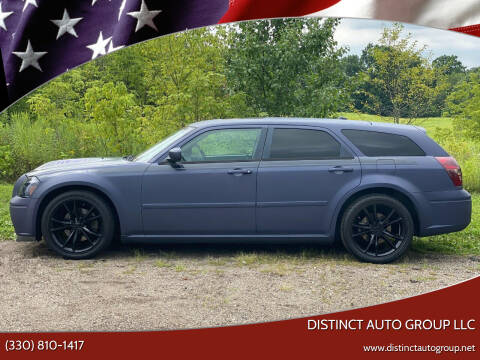 2006 Dodge Magnum for sale at DISTINCT AUTO GROUP LLC in Kent OH