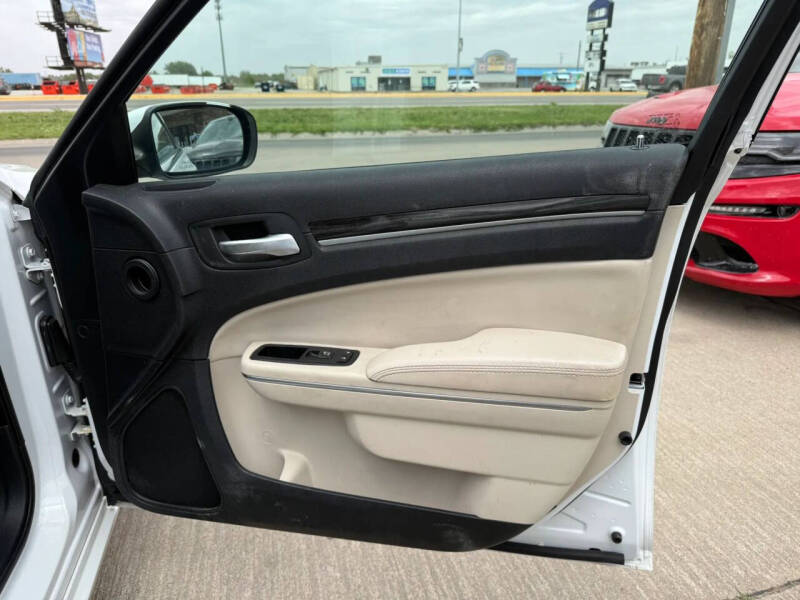 2015 Chrysler 300 Limited